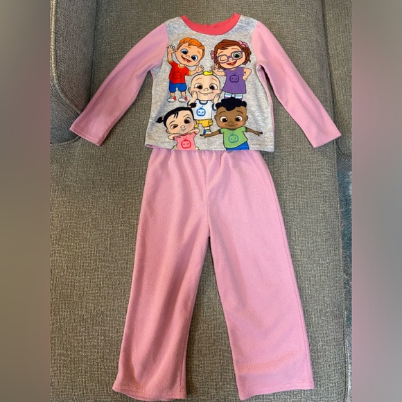 *SOLD* 4T Toddler Girl Pajama Bundle - Picture 3 of 5